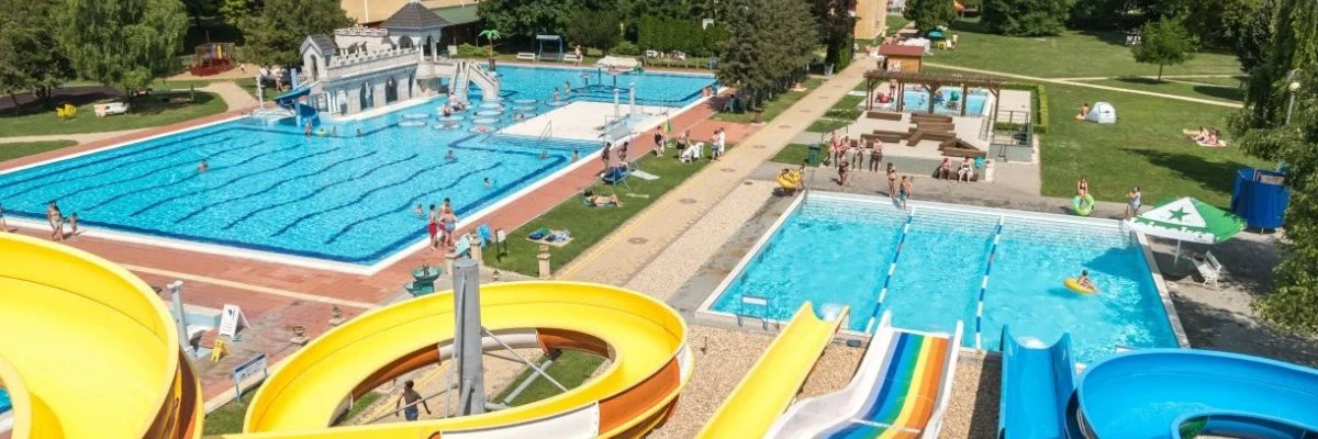 Hunguest Hotel Flóra - Legjobb ár félpanzióval, fürdőbelépővel (min. 2 éj)