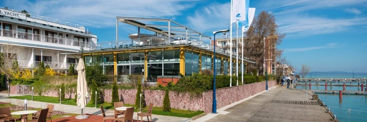 Hotel Yacht Wellness & Business - Szobaár előrefizetési kedvezménnyel, félpanzióval (1 éjtől)