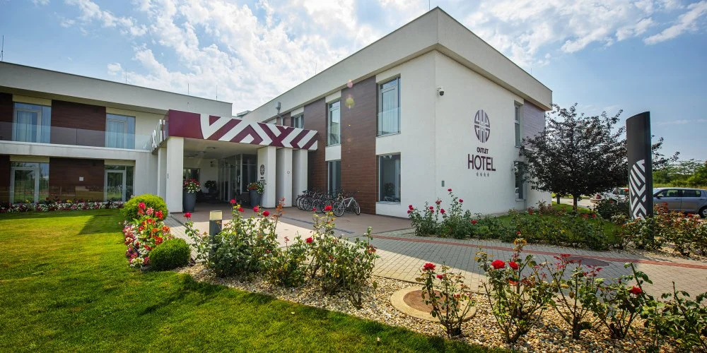 Outlet Hotel Polgr Polgr